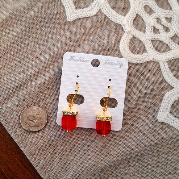💥SALE💥NEW Red, Gold Rhinestone Dangle Earrings - Picture 3 of 5